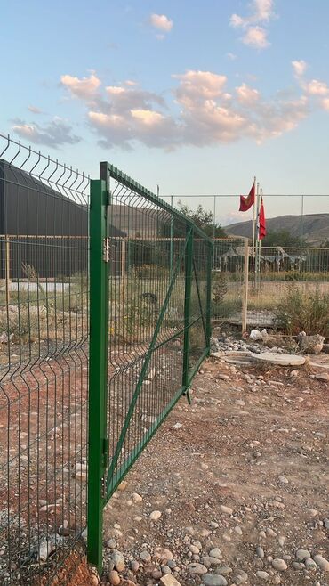 Другие стройуслуги: Предлагаем услуги по установке различных видов ограждений, включая — 4