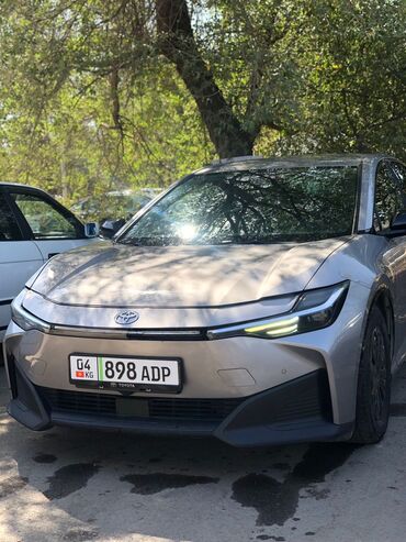какая машина подойдет для яндекс такси: Toyota bZ3 (BEV) — полностью электрический седан. Кузов и дизайн: -