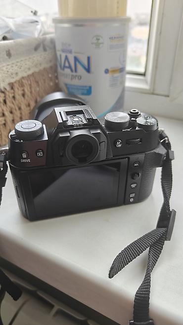 симулятор: Беззеркальная камера Fujifilm X-S10 с зум‑объективом Fujinon XF — 3