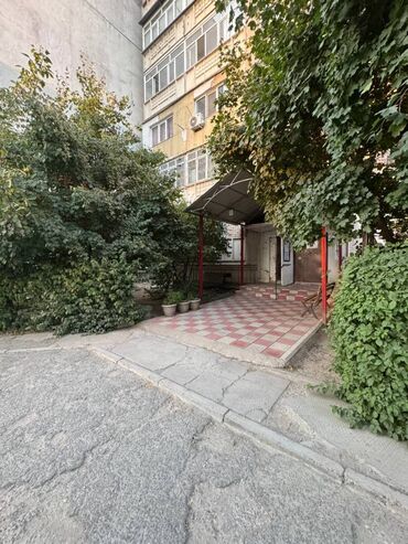 снять квартиру в районе автовокзала: 2 комнаты, 52 м², 106 серия, 6 этаж, Старый ремонт