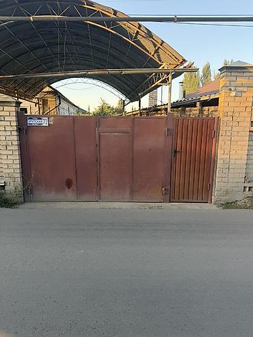 Металлические ворота с калиткой и навесом - Конструкция: распашные