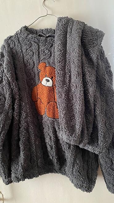 smart saat uşaq ucun: Tüklü pijama dəsti – boz rəngdə, ayı aplikasiyalı. - Material — 2