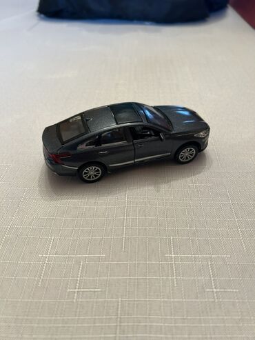 Oyuncaqlar: Metal die-cast miniatür avtomobil modeli - Korpus: metal gövdə — 4