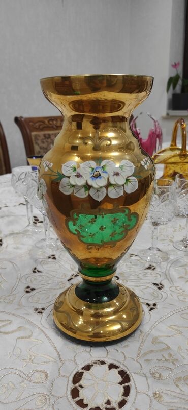gül qabı: Одна ваза, Богемское стекло