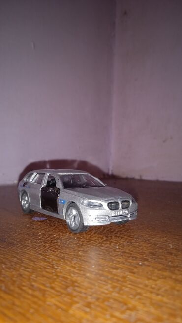 Haima: Metal die-cast uşaq oyuncağı – miniatür universal kuzovlu avtomobil