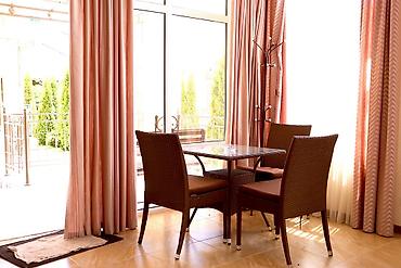 Иссык-Куль 2026: Коттедж, ЦО Royal beach, Чок-Тал, Парковка, стоянка, Охраняемая территория, Барбекю — 2