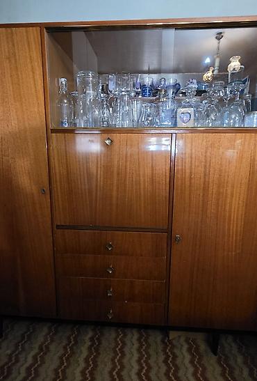trpezarijske komode i vitrine: Vintage dnevni set – mid century 1960 vitrina sa kredencem, klub sto i — 6
