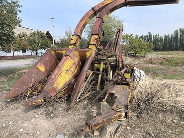 экскаваторы на продажу: Кукурузоуборочный прицепной комбайн (под трактор), предположительно — 1