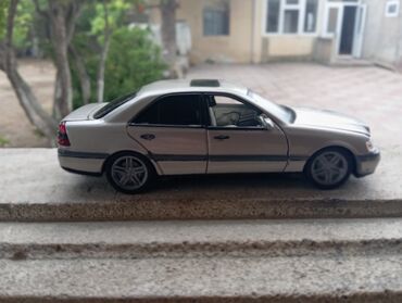 Mercedes, 1996 il, 1:35, Dəmir, Ünvandan götürmə