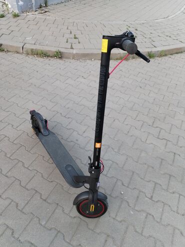 sportski topovi: Prodajem Xiaomi ELEKTRIČNI TROTINET Mi Electric Scooter Pro 2