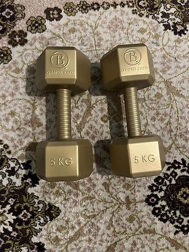 Спортивный инвентарь: 5kg-10kg-15kg ayri ayri satilmir, hamisi birlikte satilir qiymet 70azn — 2