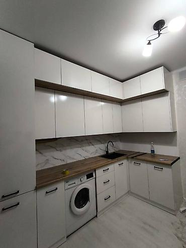 silver kitchen: Кухонные гарнитуры на заказ - Современный дизайн: прямые и Г‑образные — 4