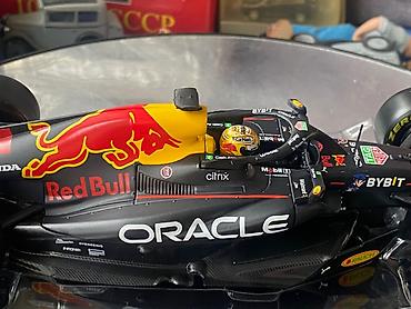 Коллекционная модель Red Bull RB18 Oracle team F1 Champion 2022 Max — 3