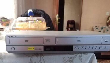 DVD və Blu-ray pleyerlər: Samsung firmasina aid DVD. Hem CD, hem de kaset ucundur. Yenidir. Hec
