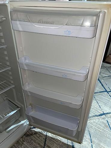 ми 10 с: Холодильник Indesit, двухкамерный, белого цвета — 2