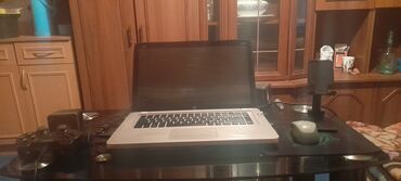 Monitorlar: HP noutbuk komplekti yabas 1 terabayit 12 ram 2 video kart 1 saata