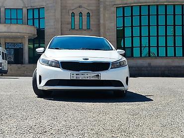 kia forte ex: Kia Forte – ağ rəngli sedan ili2018 Taxi buraxlışı var Xüsusiyyətlər — 1