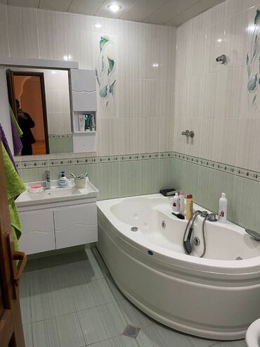 Uzunmüddətli kirayə mənzillər: Nərimanov metrosunun yaxın montində 5 mertebeli binanın 2-ci — 13