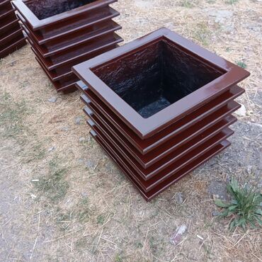 Bitkilər üçün dibçəklər: Gül qabları taxtda — 7