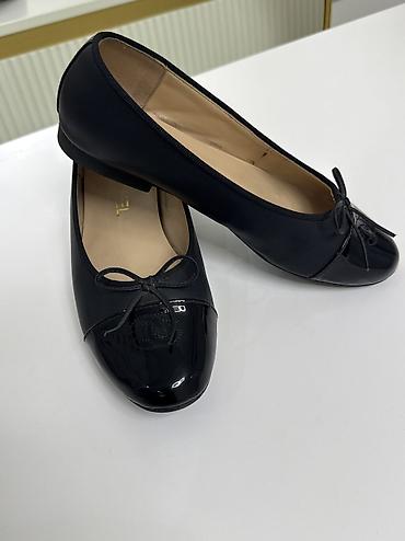 Туфли: Черные балетки Chanel. Носила 2-3 раза в хорошем состоянии. Размер — 1