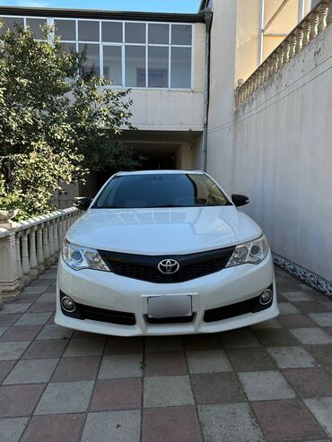 maşın şekilleri: Toyota Camry: 2.5 l | 2012 il Sedan
