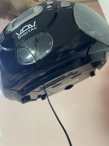 Zvučnici i stereo sistemi: Radio radi antena ne moze skroz da se izvuce ali odlicno radi radio — 10