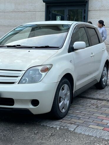 Toyota: Toyota ist: 2004 г., 1.3 л, Автомат, Бензин, Хэтчбэк