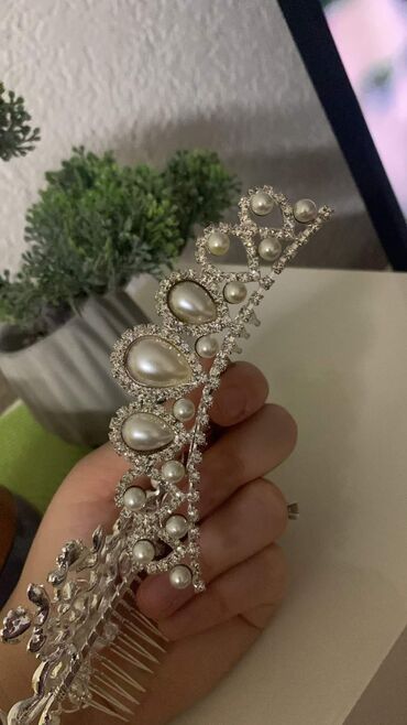 Aksesoari za kosu: Krune sve po 1400din na lalafo.rs — 13 Aksesoari za kosu: Krune sve po 1400din — 13