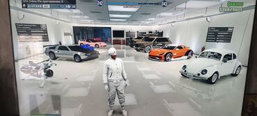 Digər avtomobillər: Qarajda müxtəlif növ nəqliyyat vasitələri var. Yüksək keçmə — 16