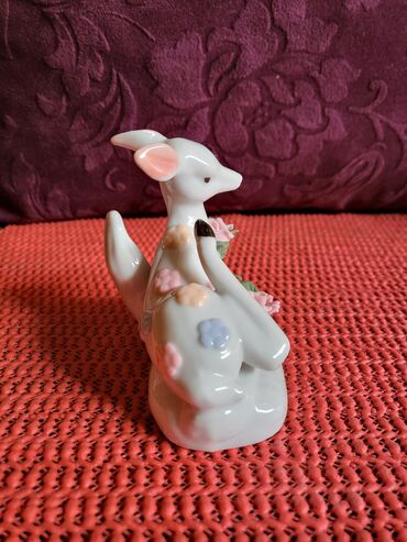 Ostali kućni dekor: Porcelanska vintaz,nova figura lane. Figura lane,nova,cvetovi bez — 9