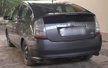 Toyota: Toyota Prius (2-ci nəsil) – hibrid hetçbek Xüsusiyyətlər: - Gümüş-boz — 7