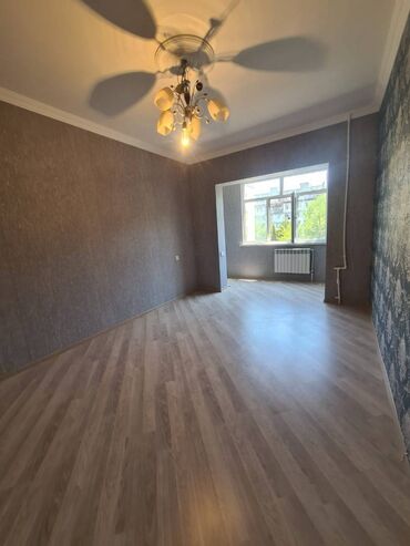 Köhnə tikili: Bakı, 3 otaqlı, Köhnə tikili, m. Xalqlar Dostluğu, 82 kv. m — 2