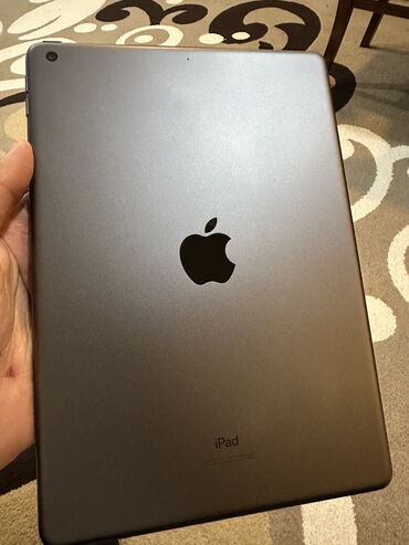 ipad 5 qiymeti: Ipad 9 nesil 64 yaddas 2 heftedi alinib yenidir Ciziqsizdir. 900azn a