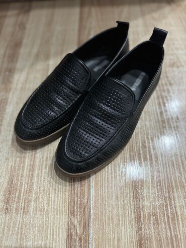 черные мужские ботинки: Мокасины почти новые один выход, размер не подходит
