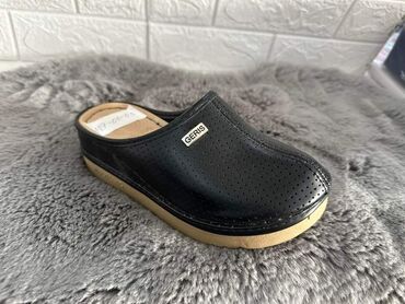 Papuče: 36-41
1500din — 4