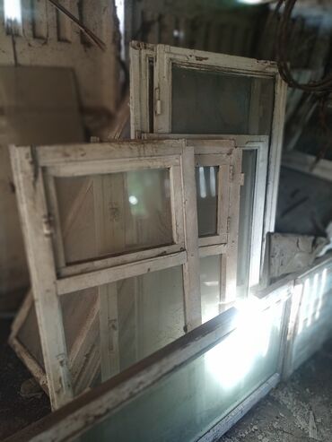 пластиковые окна бу: Деревянное окно, цвет - Белый, Б/у, Самовывоз