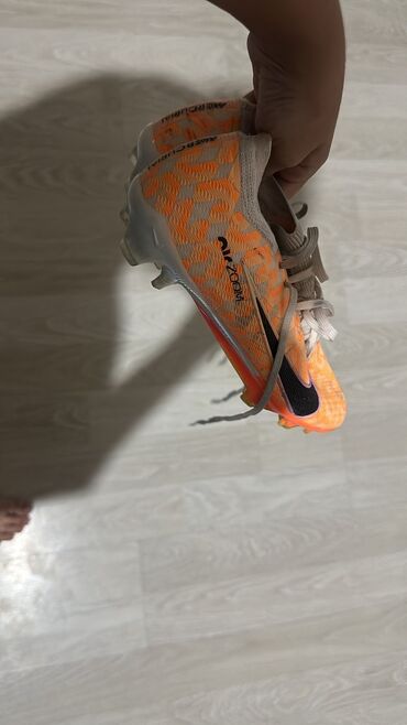 çənə rezini: Salam. Butsi satilir 36 37 razmer nike air zoom mercurial Orange çox