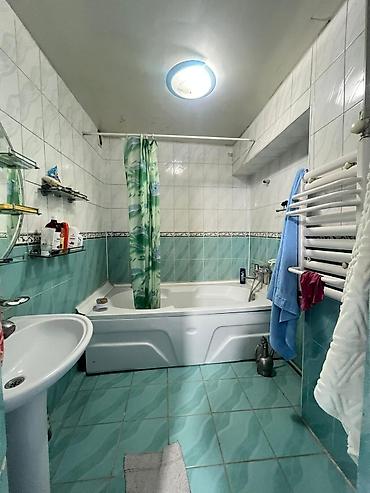 Продажа коттеджей и домов: Жер там сатылат! Адрес: Ак Ордо 1, ул Бермет Сотых: 5 сотых, по факту — 17