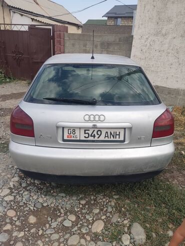 аксессуары для ауди: Серебристый хэтчбек Audi A3 с тремя дверями, оснащенный литыми