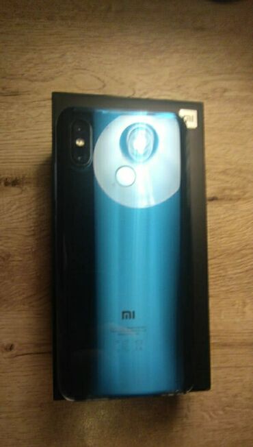 xiaomi mi band 2: Xiaomi Mi 8, 64 ГБ, цвет - Синий, 
 Отпечаток пальца, Face ID