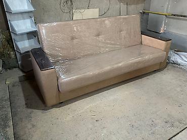 sofa: Прямой диван с деревянными накладками на подлокотниках - Современный — 3