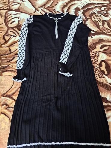 Donlar: Qara trikotaj paltar - Rəng: qara, ağ detallarla - Material: yumşaq — 1