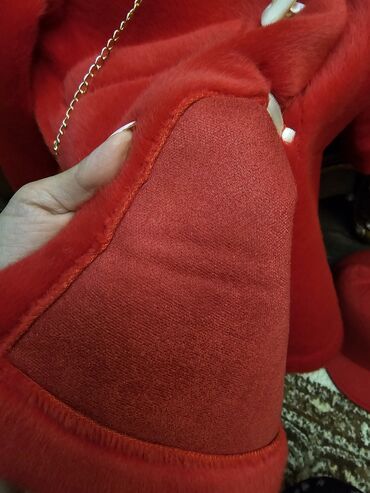 Верхняя одежда: Продаю верхнюю одежду на девочку от 7-9 лет одежда новая или в — 7