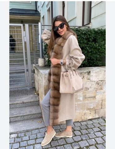 длинное трикотажное платье с капюшоном: Женское пальто-халат с отделкой мехом - Длина: миди, прямой свободный