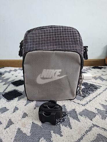 сумка чемоданы: Компактная сумка через плечо Nike - Формат: кросс-боди/слінг для — 1