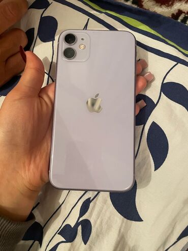 продам iphone 11 pro max 256: IPhone 11, Б/у, 64 ГБ, Защитное стекло, Чехол, 75 %