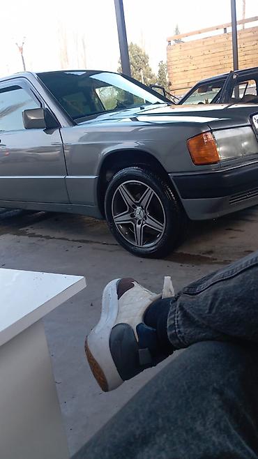 mercedes 190 stop: Mercedes-Benz 190E (W201) sedan - Kuzov: 4 qapılı sedan, metalik boz — 2