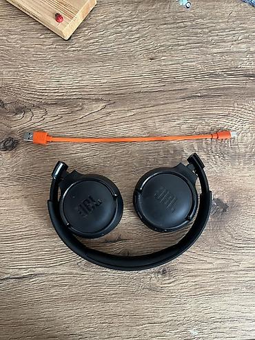 irsad qulaqliq: JBL simsiz on-ear qulaqlıq - Rəng: qara - Bağlantı: Bluetooth - — 1