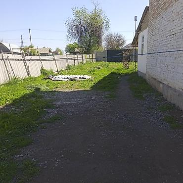 Продажа коттеджей и домов: 7 комнат Продаётся двухэтажный кирпичный дом с участком. Основные — 10