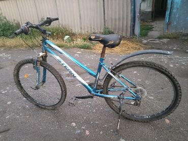 Другие товары для дома: Синий велосипед 26 размер цена 4800, красный велосипед до 12 лет